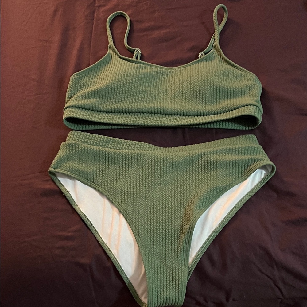 NWOT- Green Ribbed Bikini Set, size large top and bottom